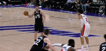 百步穿杨！菲利波夫斯基三分再中 10中6砍22分已创生涯新高