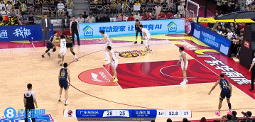 最佳第六人！任骏飞内外开花连得5分 帮助广东占据主动