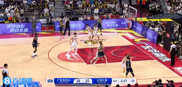 最佳第六人！任骏飞内外开花连得5分 帮助广东占据主动