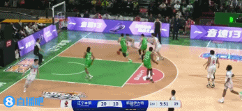 这大肘子👀艾孜买提篮下一肘打到奥利弗肚子上篮打进