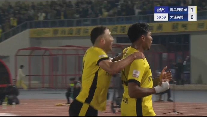 足协评议：西海岸对英博获点前的身体接触不犯规，裁判员决定正确