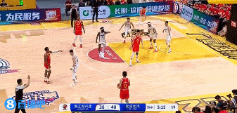 😏遛着弯就把三分进了！孙铭徽发球进场接回传直接远投命中