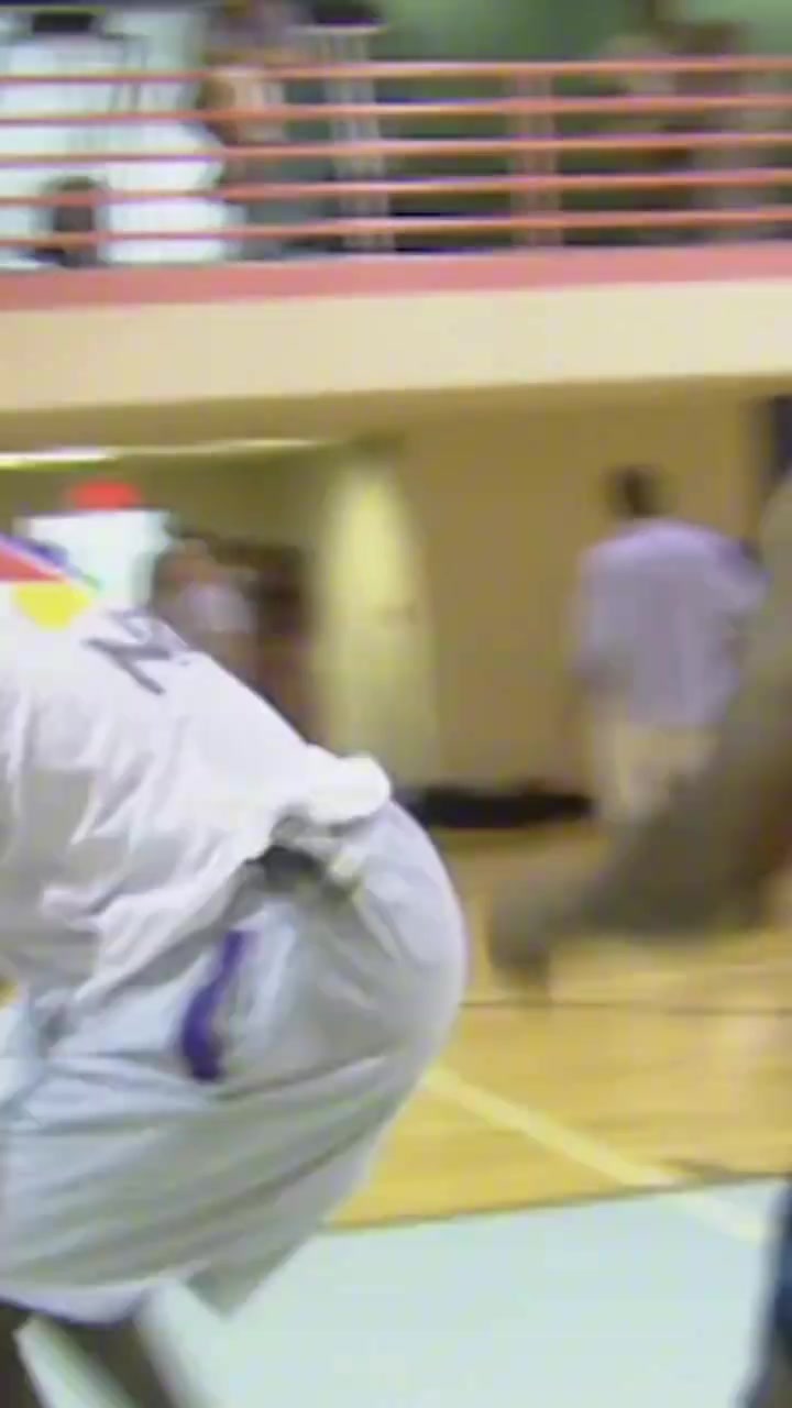 奥尼尔晒训练扣碎篮板：你问我啥时候最紧张 这已经很久远的回忆