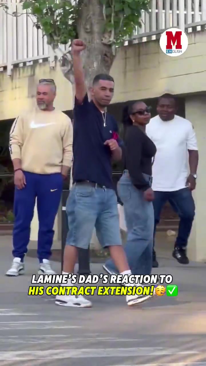 笑得合不拢嘴😂亚马尔与巴萨涨薪续约，爸爸狂呼巴萨万岁+vamos